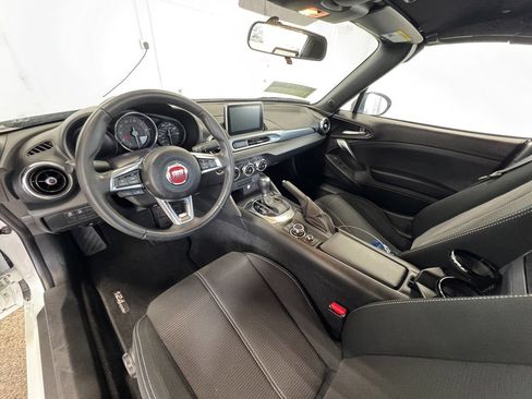 Used 2020 FIAT 124 Spider Classica w/ Technology Group RWD image 10