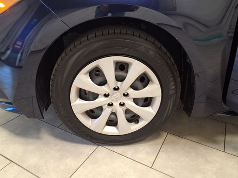 Used 2025 Toyota Corolla LE image 28