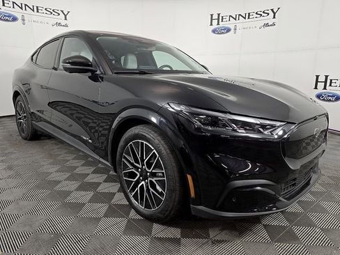 Used 2025 Ford Mustang Mach-E Premium image 3