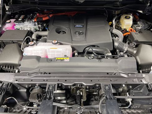 New 2026 Toyota Tundra Limited AWD/4WD image 9