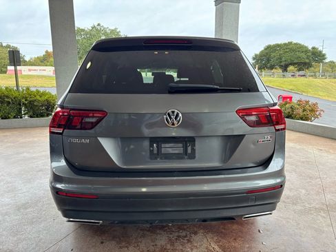Used 2018 Volkswagen Tiguan S image 5