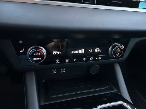 Used 2025 Mitsubishi Outlander SE image 26