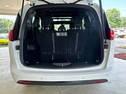 Used 2020 Chrysler Pacifica Touring-L w/ Advanced Safetytec Group AWD/4WD image 30