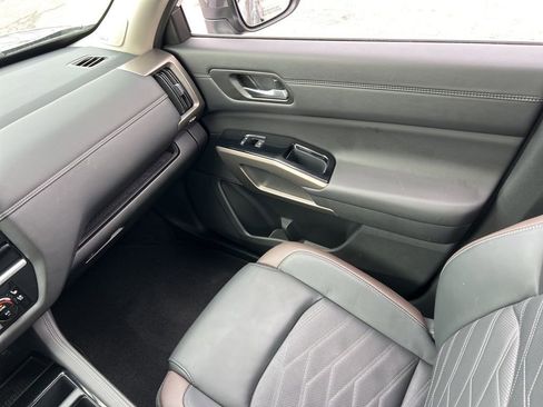 Used 2024 Nissan Pathfinder Platinum w/ Cargo Package image 27