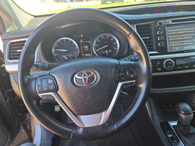 Used 2017 Toyota Highlander XLE AWD/4WD image 13