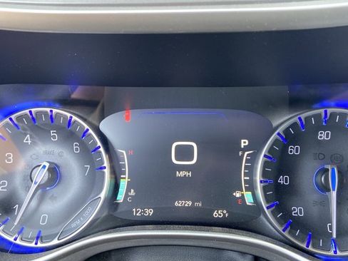 Used 2023 Chrysler Pacifica Touring-L FWD image 22