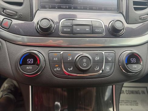 Used 2018 Chevrolet Impala LT FWD image 23