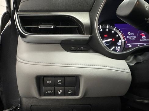 Used 2020 Toyota Highlander Limited image 11