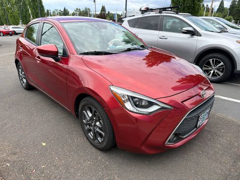Used 2020 Toyota Yaris XLE FWD image 3