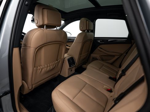 Certified 2024 Porsche Macan AWD/4WD image 20