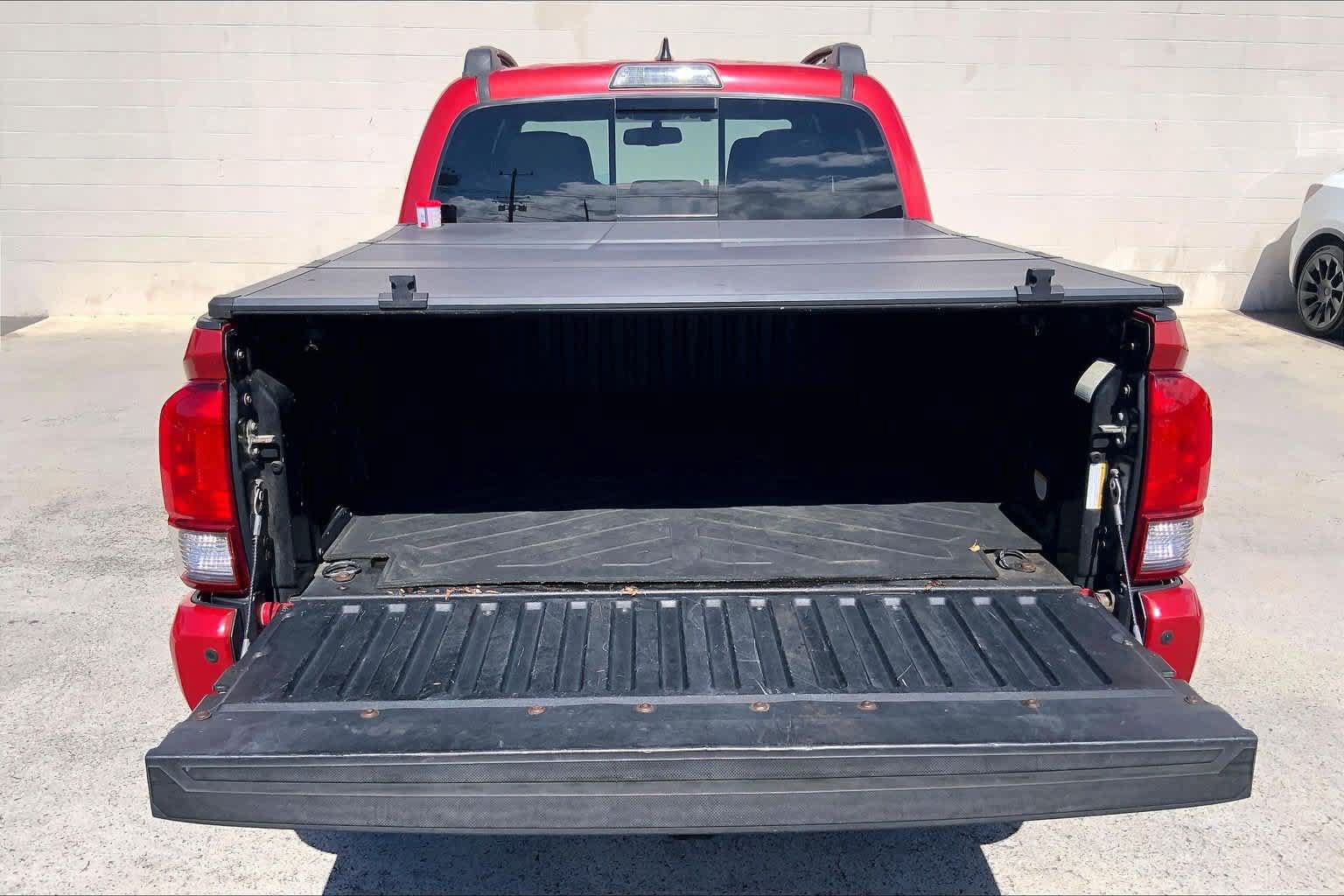 Used 2017 Toyota Tacoma TRD Sport RWD image 18