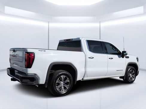 Used 2025 GMC Sierra 1500 SLT AWD/4WD image 3