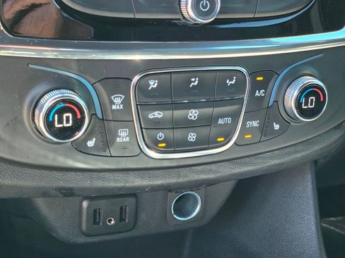 Used 2023 Chevrolet Traverse LT w/ LPO, Cargo Package FWD image 21