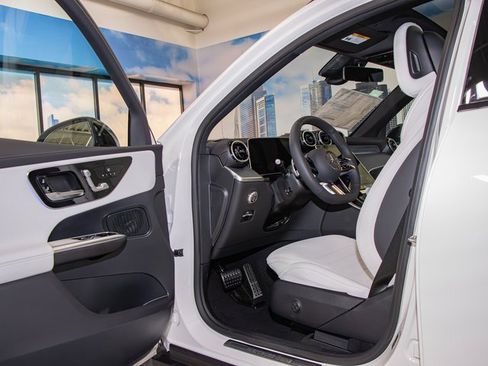 Used 2026 Mercedes-Benz GLC 350e 4MATIC image 13