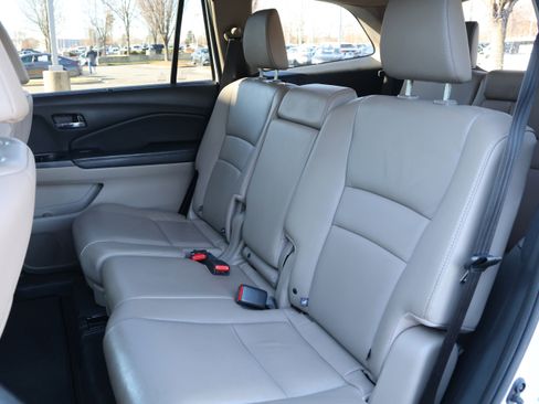 Used 2017 Honda Pilot Touring image 39