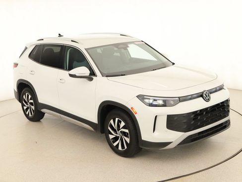 Used 2025 Volkswagen Tiguan S FWD image 35