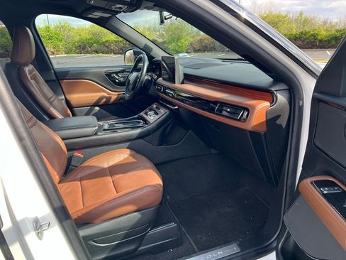 Used 2023 Lincoln Aviator Reserve w/ Equipment Group 201A image 10