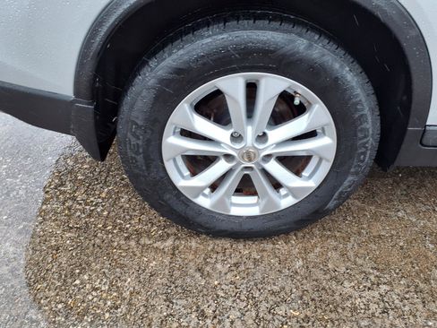 Used 2014 Nissan Rogue SV FWD image 26