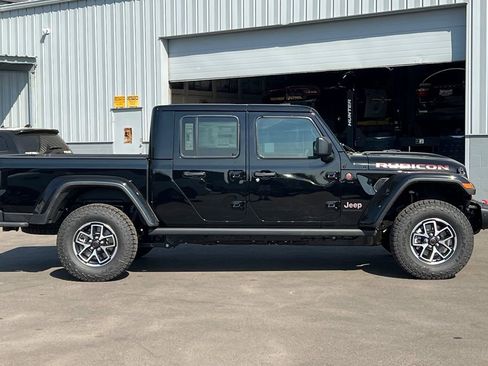 New 2026 Jeep Gladiator Rubicon w/ Steel Bumper Group image 3