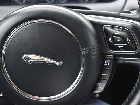 Used 2013 Jaguar XJ image 23