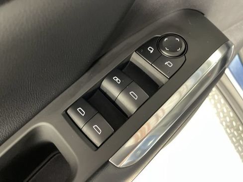 Used 2025 Chevrolet Traverse LT AWD/4WD image 13