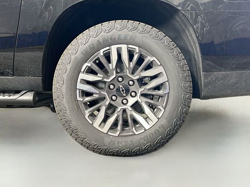 New 2026 Chevrolet Suburban Z71 image 35