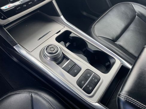 Used 2024 Ford Explorer XLT w/ Equipment Group 202A image 38