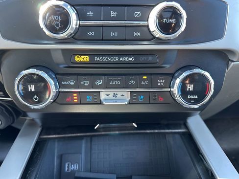 Used 2022 Ford F250 Lariat w/ Black Appearance Package image 20