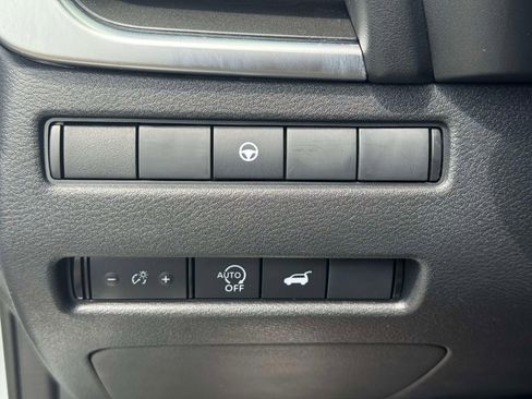 Certified 2025 Nissan Rogue SV AWD/4WD image 19