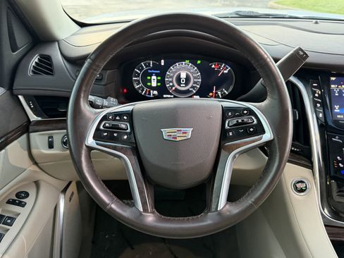 Used 2017 Cadillac Escalade Luxury RWD image 15