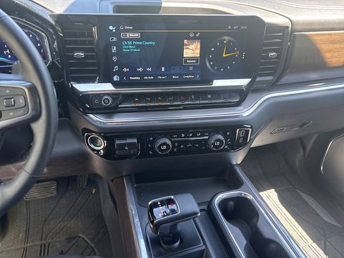 Used 2023 Chevrolet Silverado 1500 High Country w/ High Country Premium Package AWD/4WD image 11