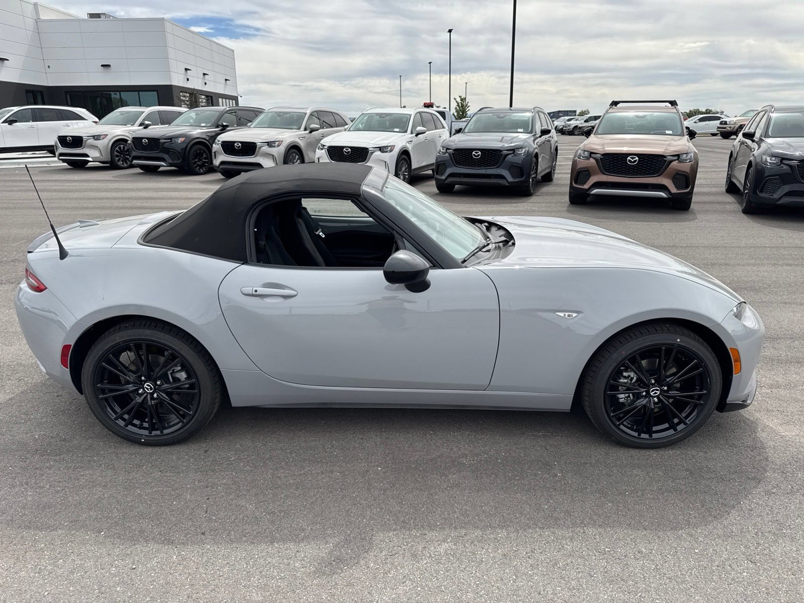 New 2026 MAZDA MX-5 Miata Club w/ Interior Package RWD image 8