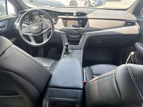 Used 2025 Cadillac XT5 Luxury FWD image 9