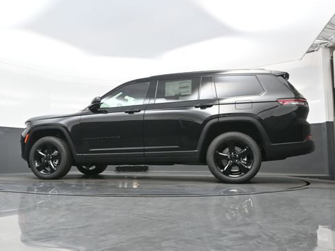New 2025 Jeep Grand Cherokee L Altitude image 13