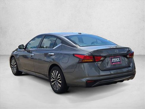 Used 2025 Nissan Altima 2.5 SV FWD image 8