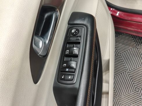 Used 2017 Chrysler Pacifica Touring-L FWD image 53