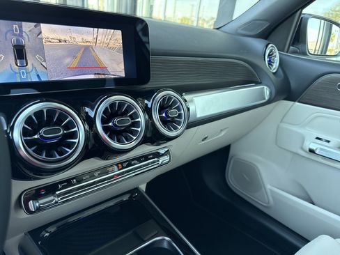 New 2026 Mercedes-Benz GLB 250 image 9