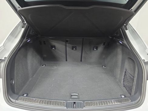 Certified 2025 Porsche Macan AWD/4WD image 25