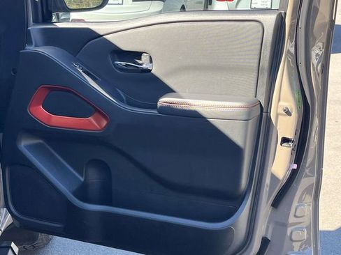 Used 2024 Nissan Frontier PRO-4X w/ Off-Road Protection Package image 24