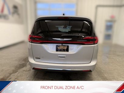 New 2026 Chrysler Pacifica Select