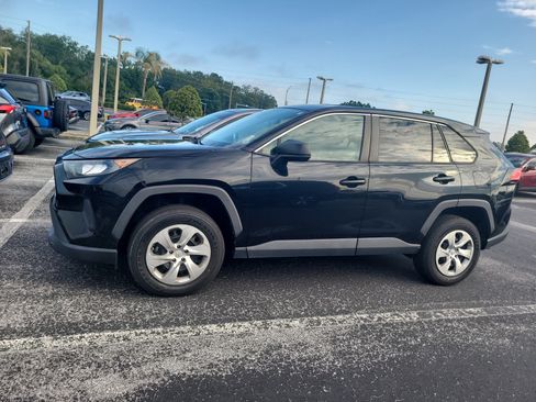 Used 2022 Toyota RAV4 LE FWD image 11
