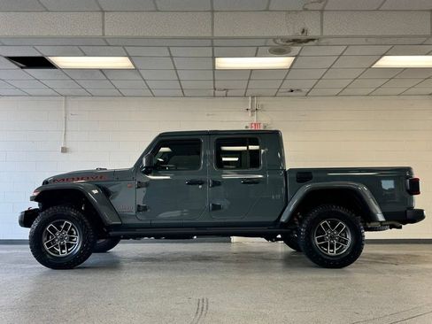Certified 2025 Jeep Gladiator Mojave w/ Convenience Group AWD/4WD image 5