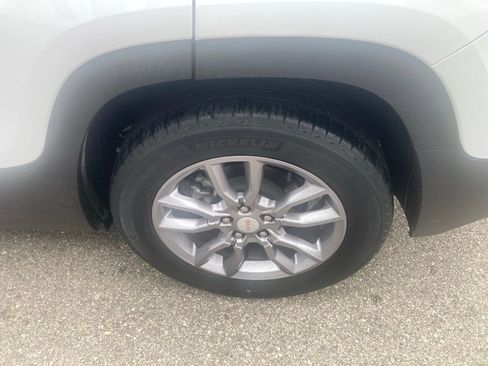 Certified 2023 GMC Terrain SLT w/ Infotainment Package II FWD image 9