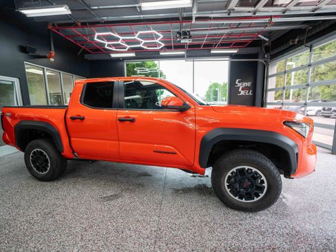 Certified 2024 Toyota Tacoma TRD Off-Road AWD/4WD image 6