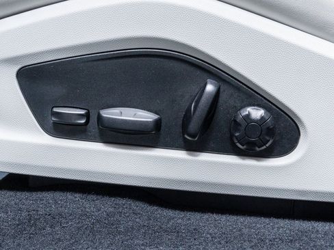 Used 2025 Porsche Macan 4 Electric image 25