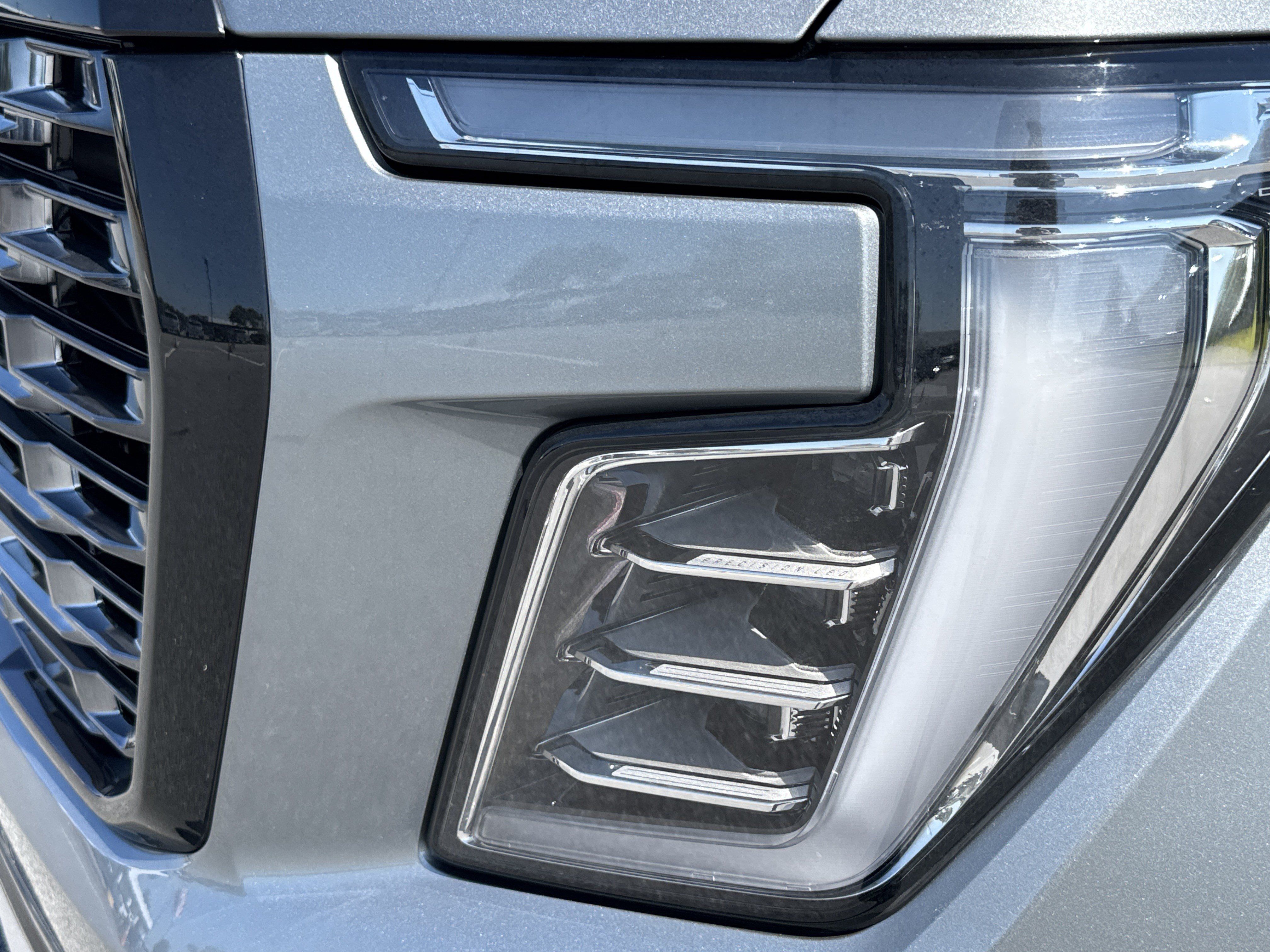 Used 2026 GMC Yukon Denali Ultimate AWD/4WD image 6