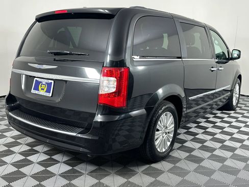 Used 2012 Chrysler Town & Country Touring-L w/ Premium Group FWD image 8