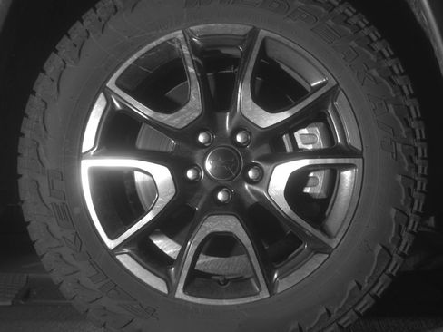 Used 2025 Jeep Compass Trailhawk AWD/4WD image 13