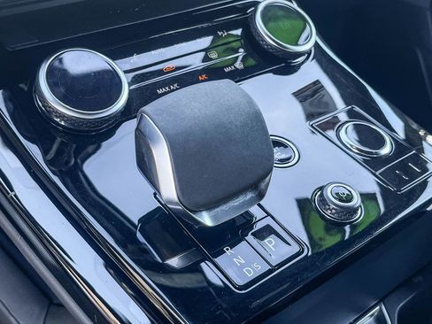 Used 2023 Land Rover Range Rover Sport SE image 39