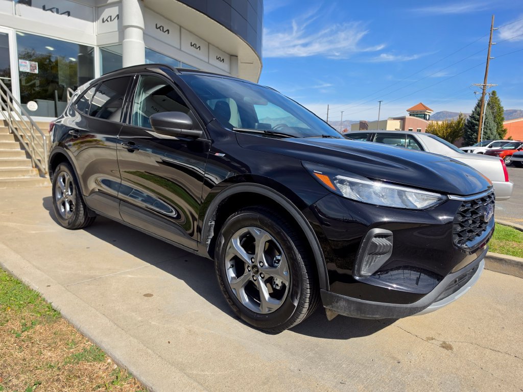 Used 2025 Ford Escape ST-Line AWD/4WD image 3
